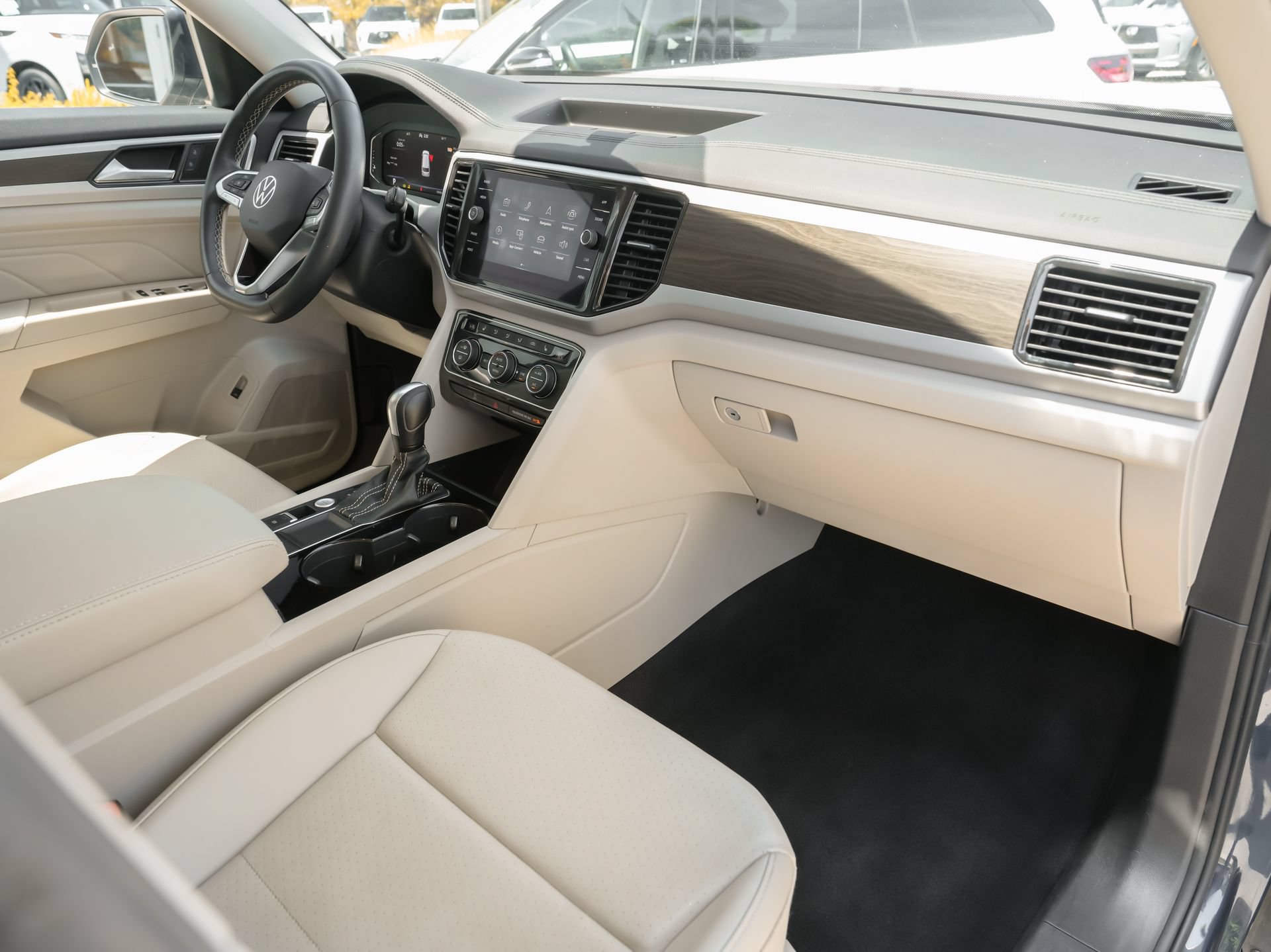 Used 2022 Volkswagen Atlas SE w/ Panoramic Sunroof Package FWD image 39
