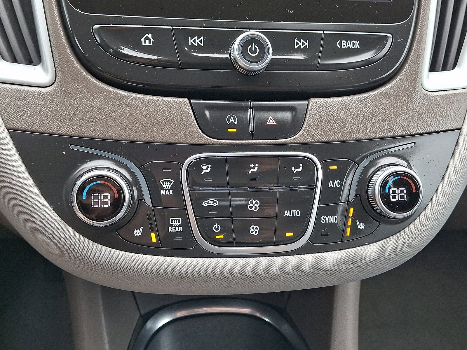 Used 2024 Chevrolet Malibu LT FWD image 15