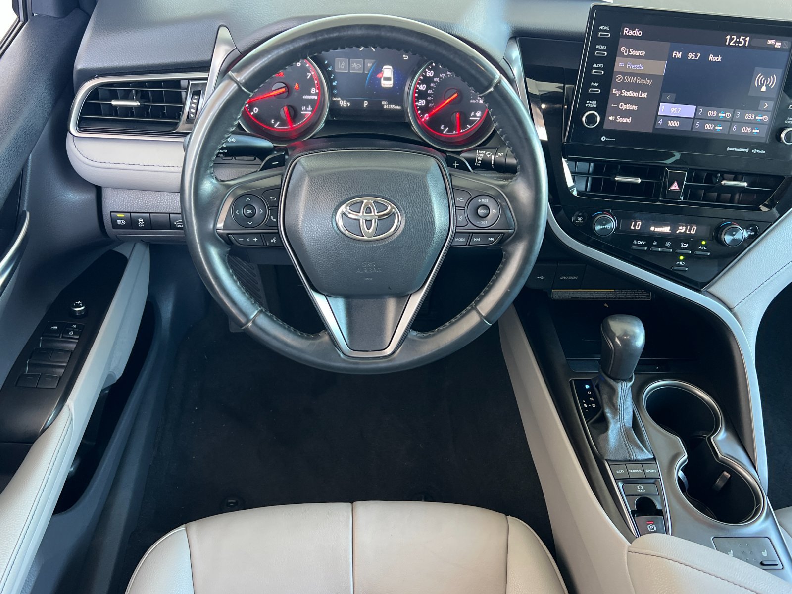 Used 2021 Toyota Camry XSE FWD image 14