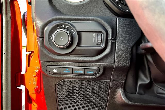Used 2024 Jeep Wrangler Unlimited Sahara AWD/4WD image 15