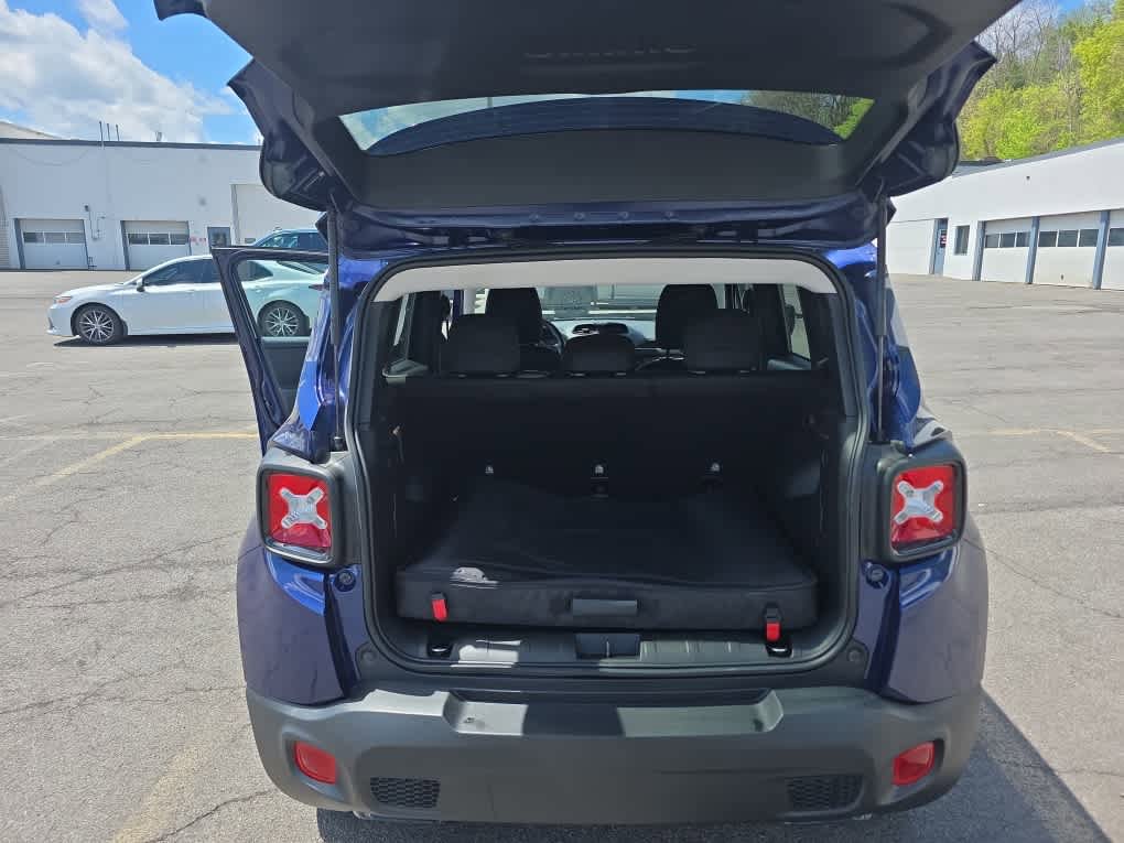 Used 2020 Jeep Renegade Altitude AWD/4WD image 11