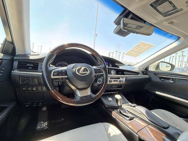 Used 2018 Lexus ES 300h w/ Luxury Package FWD image 18