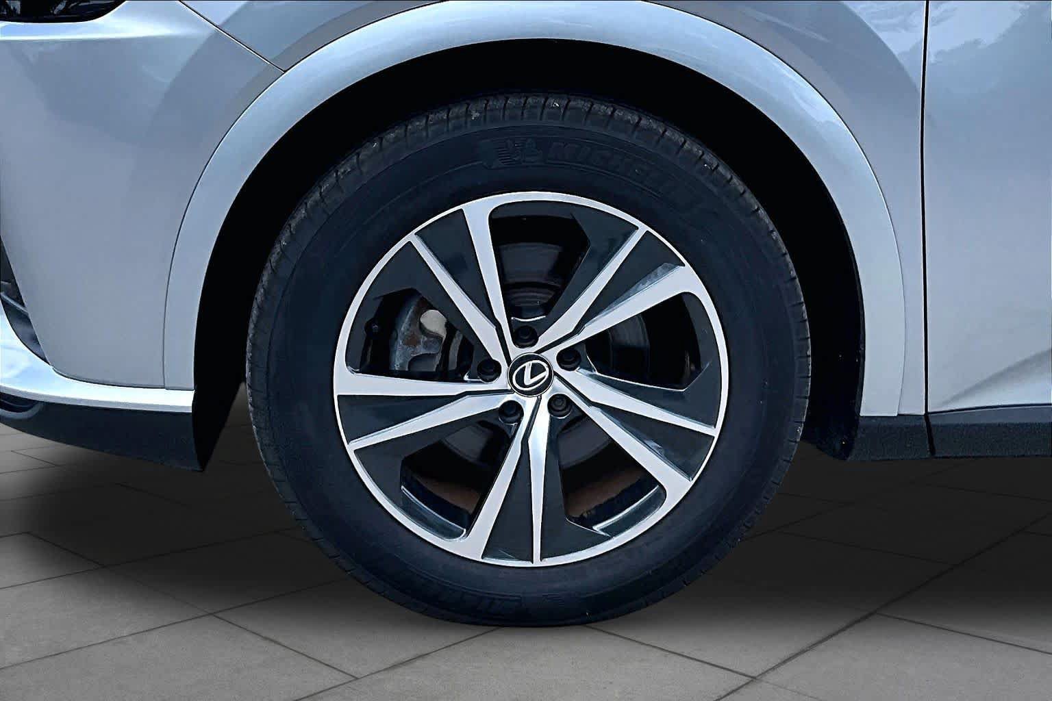 Used 2024 Lexus RX 350 FWD w/ Technology Package image 11