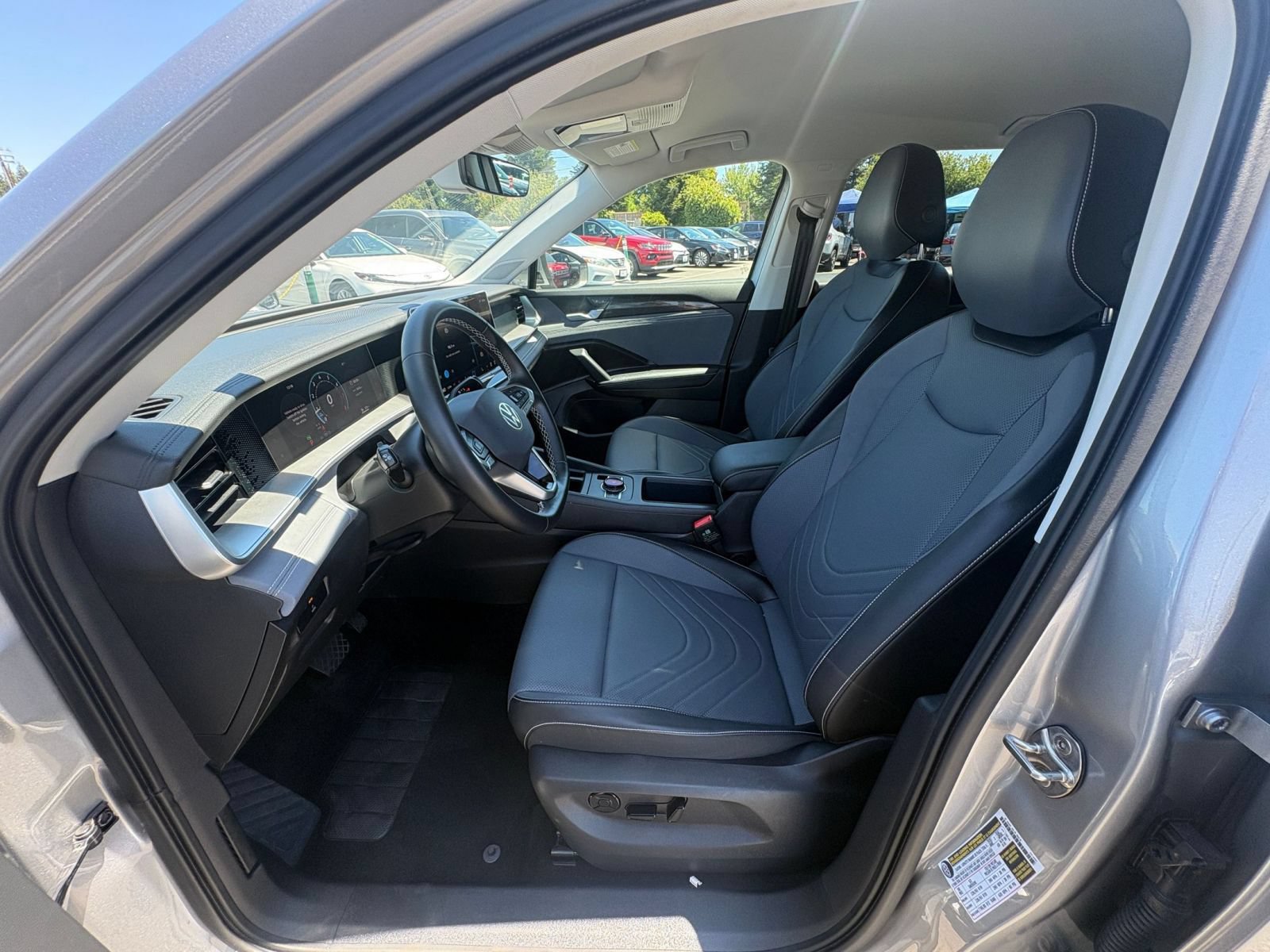 Used 2026 Volkswagen Tiguan SE FWD image 29