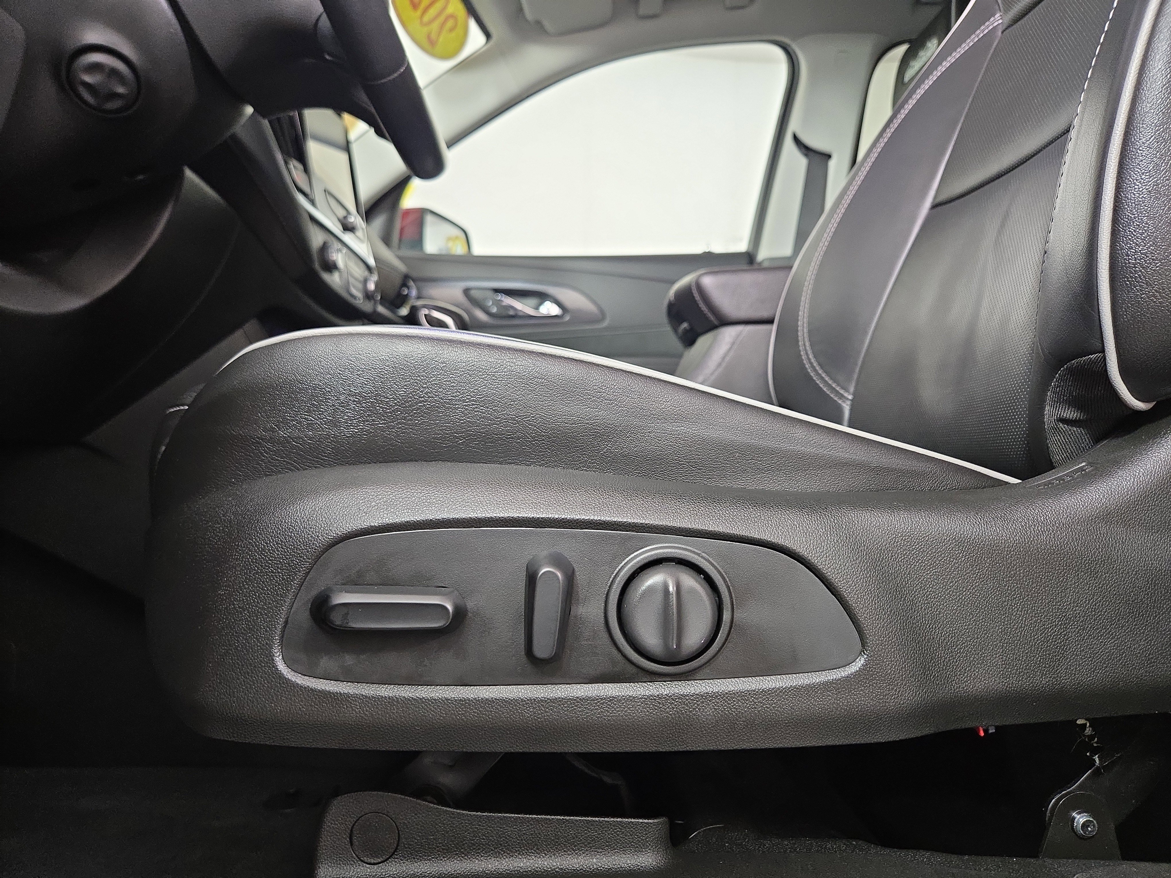 Certified 2021 Chevrolet Traverse High Country w/ LPO, Cargo Package image 33