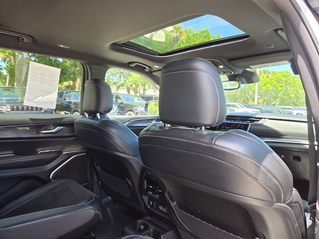 Used 2021 Jeep Grand Cherokee L Laredo AWD/4WD image 17