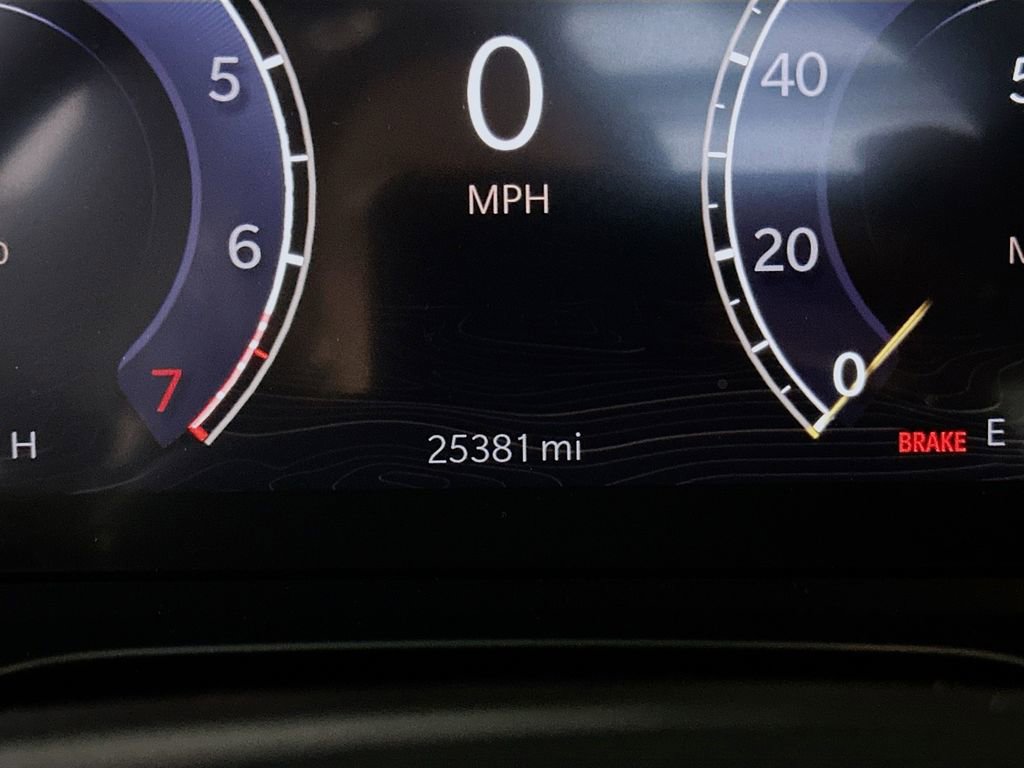 Certified 2024 Jeep Grand Cherokee Limited w/ Trailer Tow Package AWD/4WD image 11