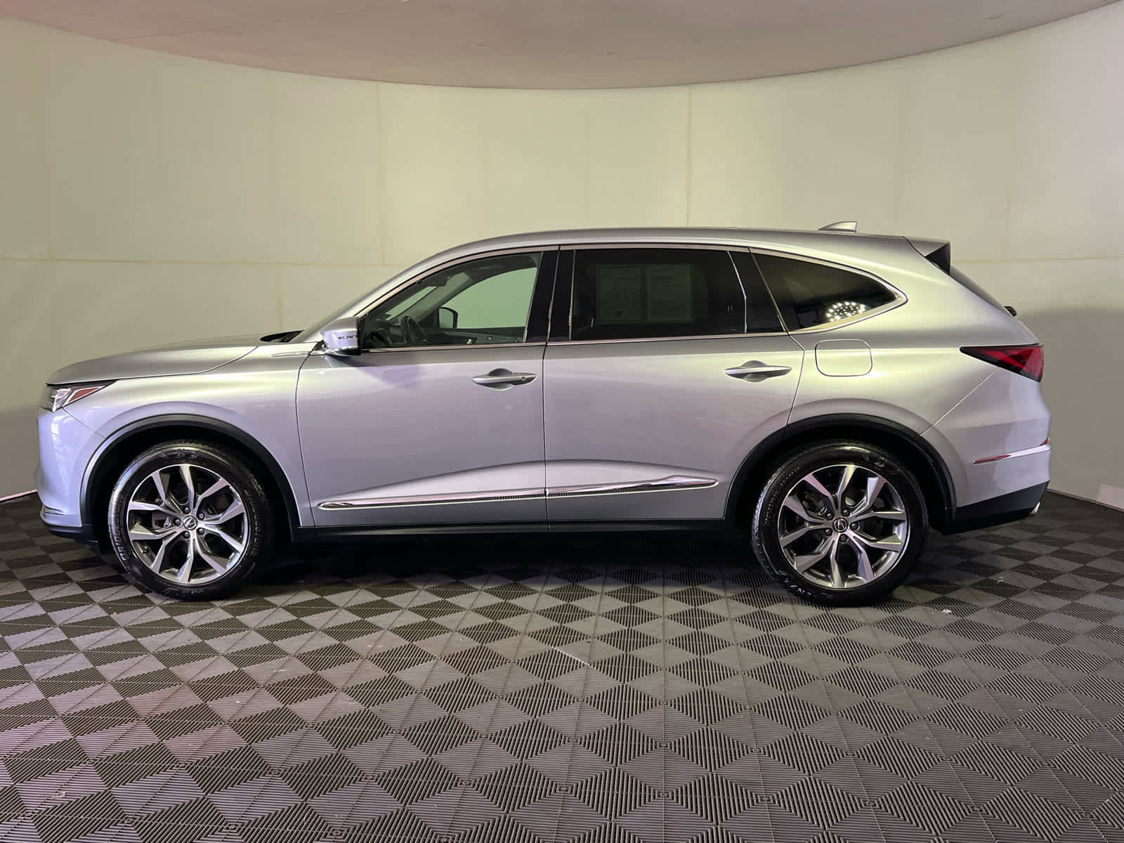 Certified 2023 Acura MDX SH-AWD w/ Technology Package image 4