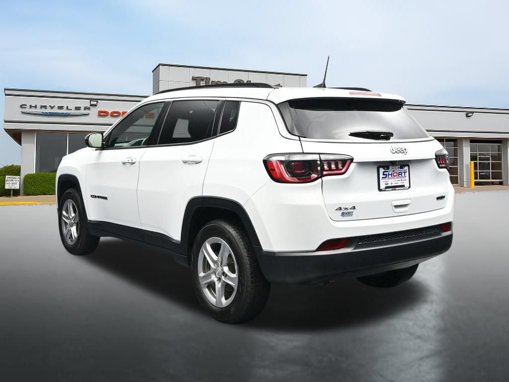 Used 2024 Jeep Compass Latitude AWD/4WD image 3