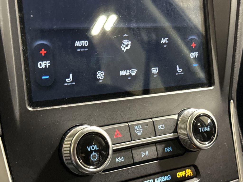 Used 2024 Ford Edge SEL image 16