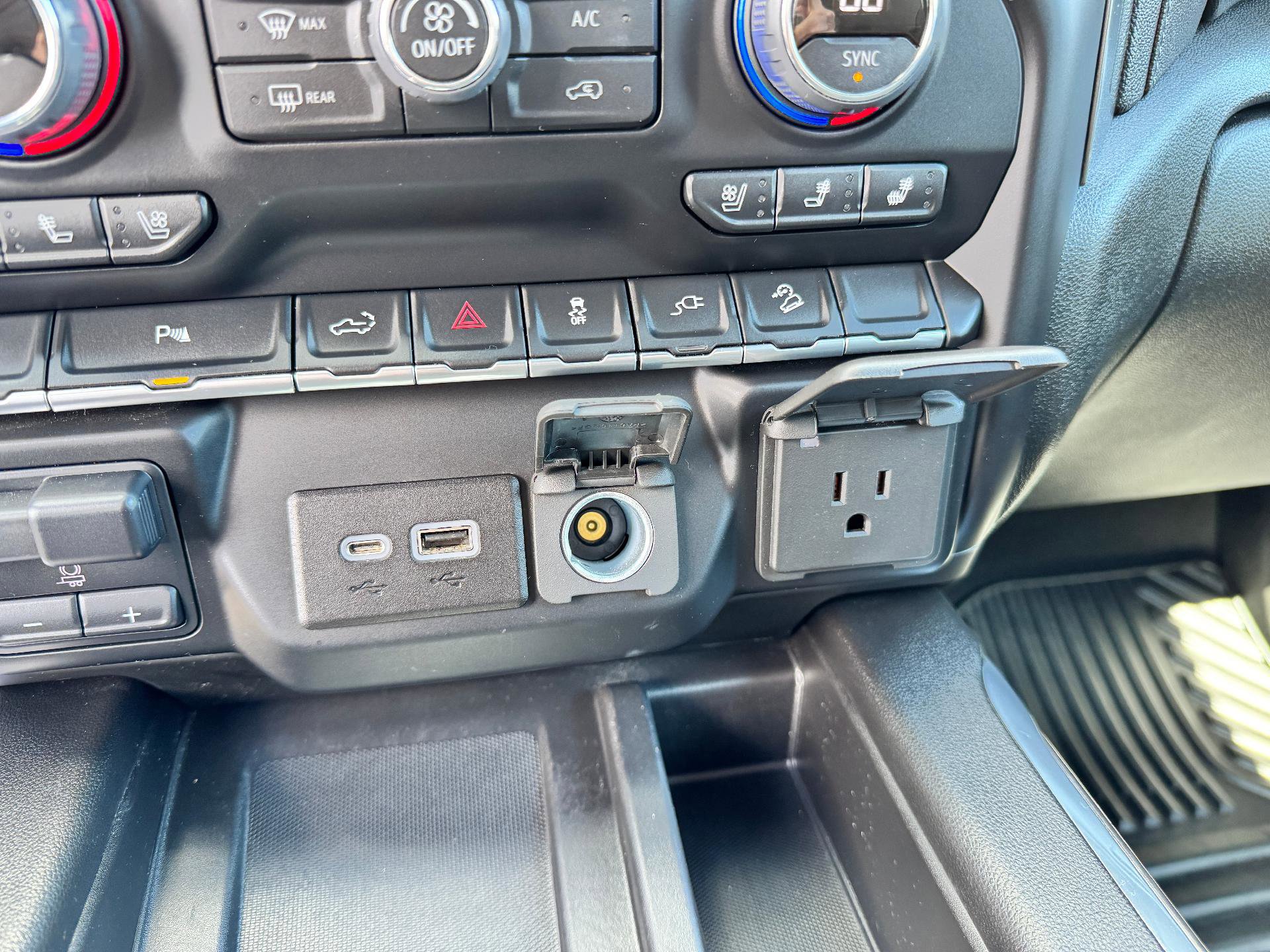 Used 2022 Chevrolet Silverado 2500 LTZ w/ LTZ Plus Package AWD/4WD image 37