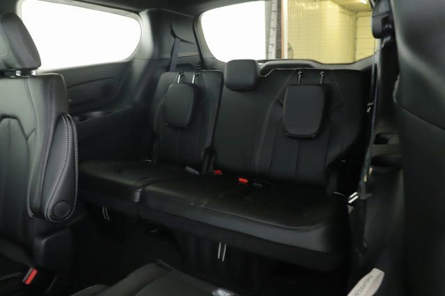 New 2026 Chrysler Pacifica Select image 28