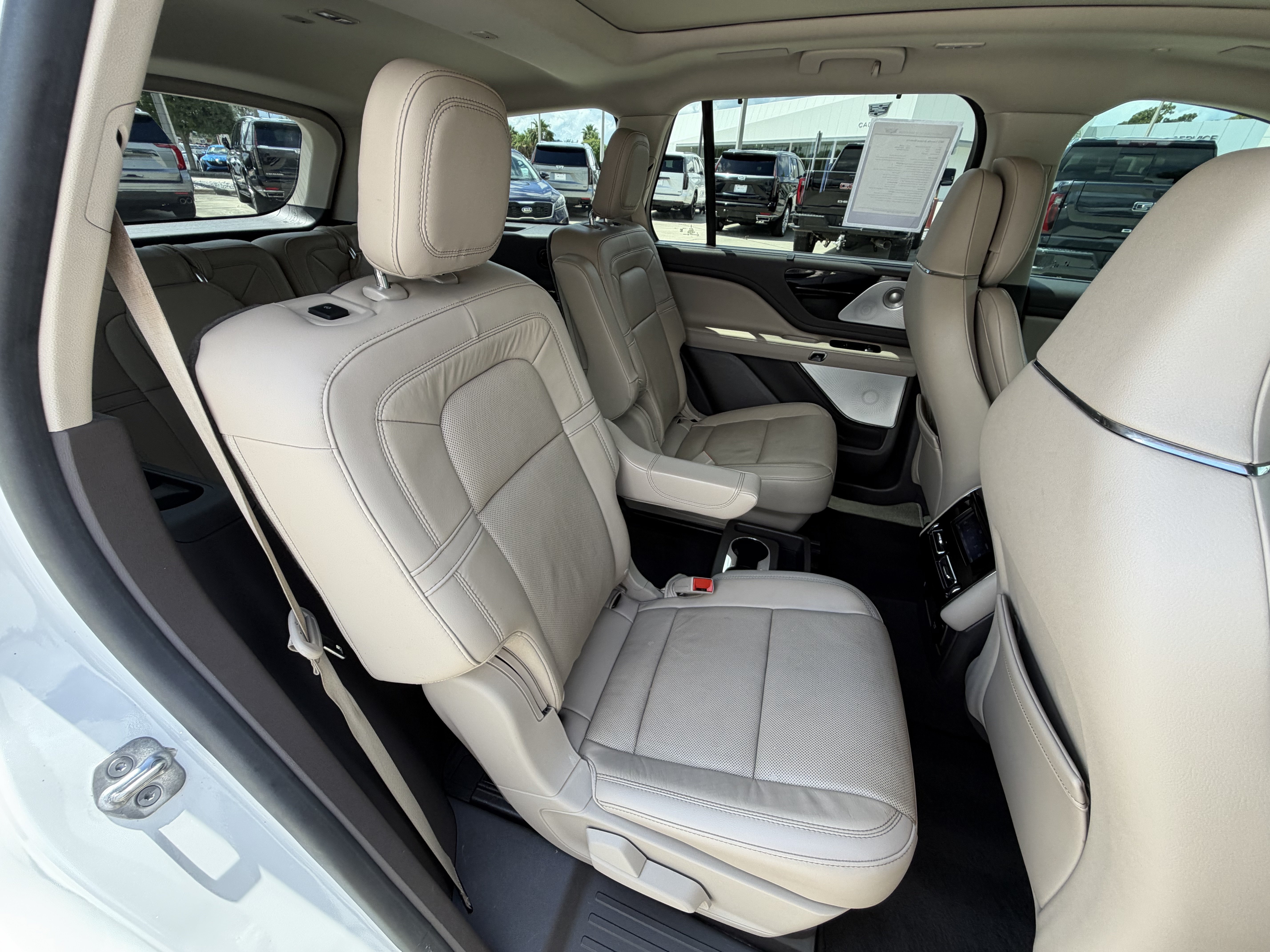 Used 2022 Lincoln Aviator Reserve w/ Equipment Group 201A AWD/4WD image 19