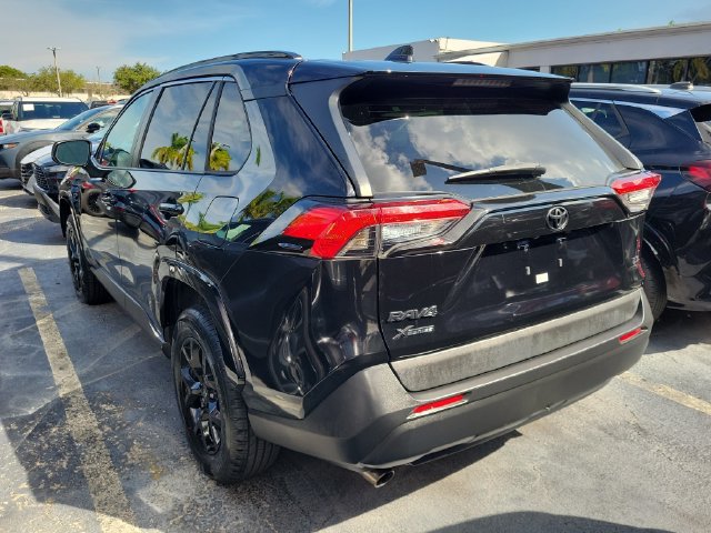 Used 2021 Toyota RAV4 LE FWD image 4