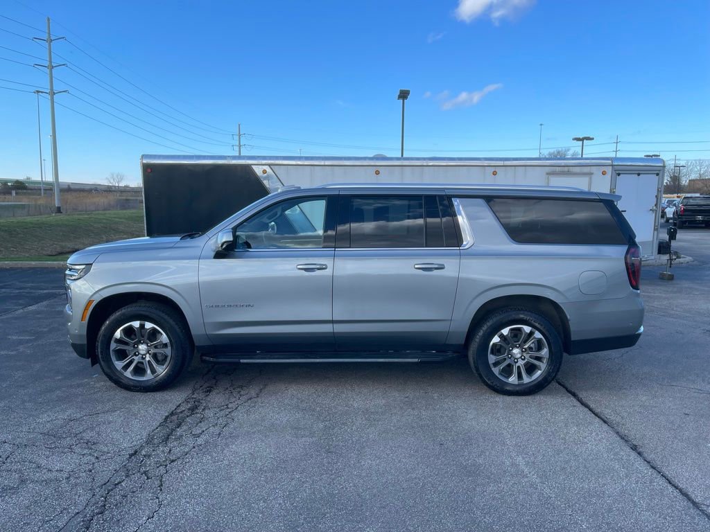 Used 2025 Chevrolet Suburban LS image 4