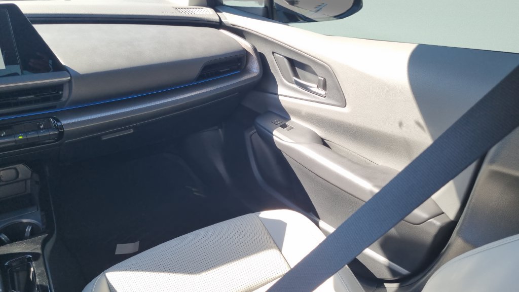 Used 2024 Toyota Prius XLE FWD image 16