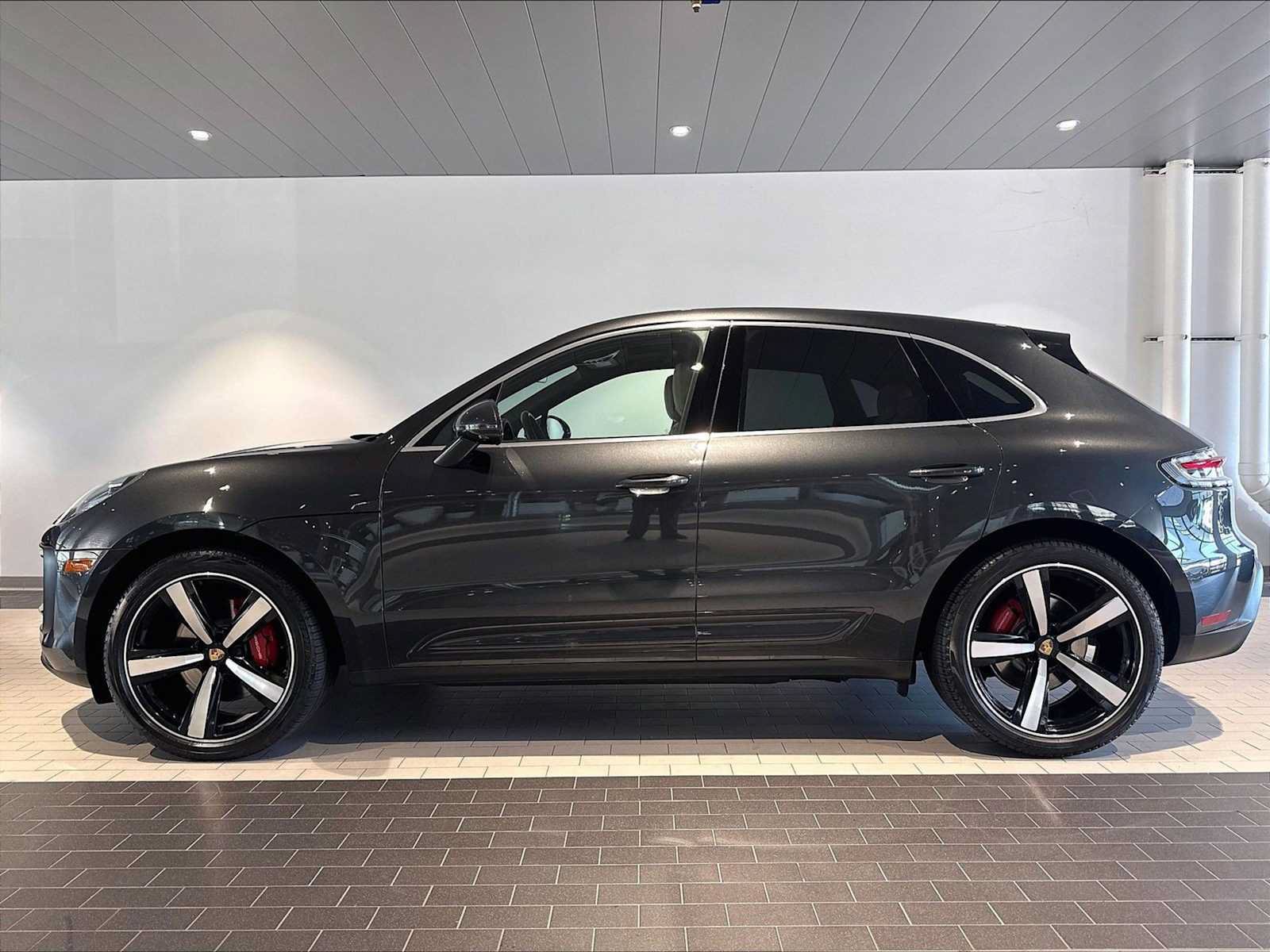 Used 2025 Porsche Macan S AWD/4WD image 2