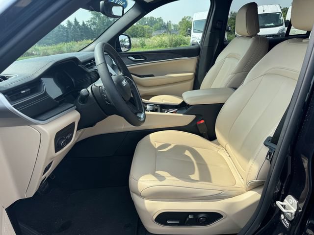 Certified 2023 Jeep Grand Cherokee Limited AWD/4WD image 22