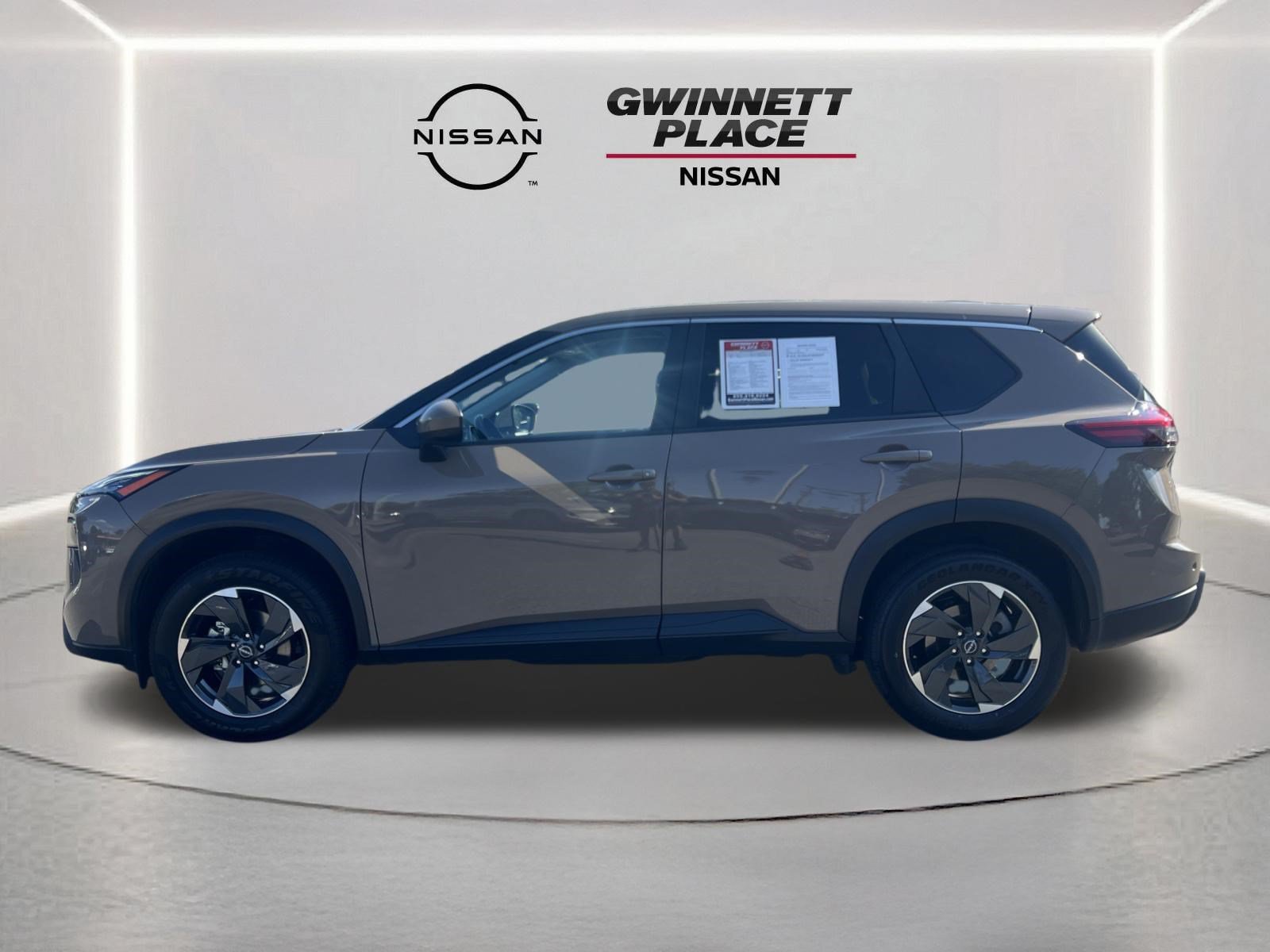 Certified 2025 Nissan Rogue SV FWD image 23