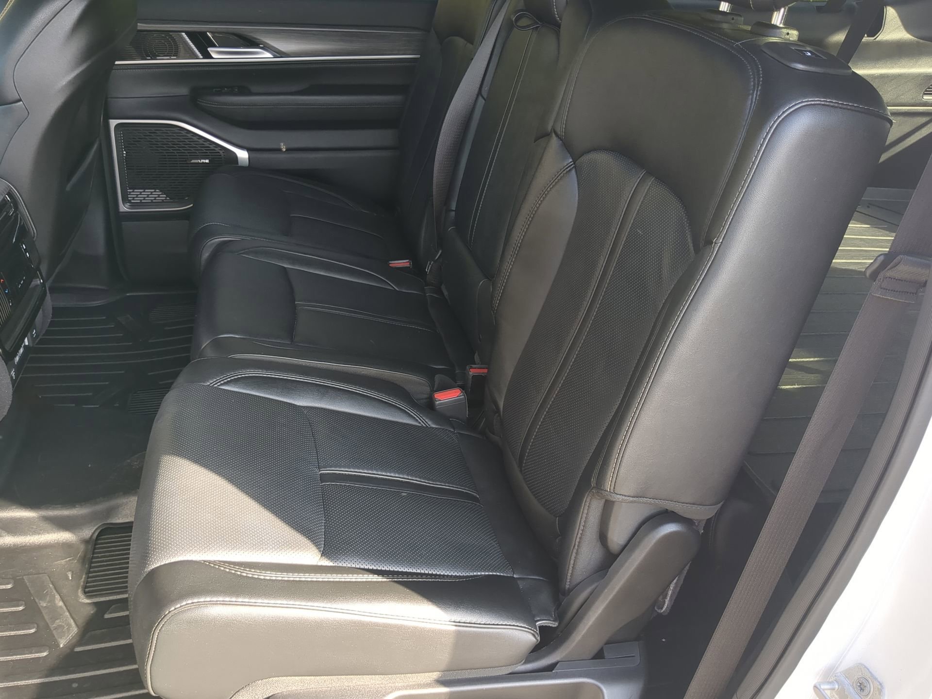 Used 2023 Jeep Wagoneer L Series III w/ Preferred Equipment Group image 46