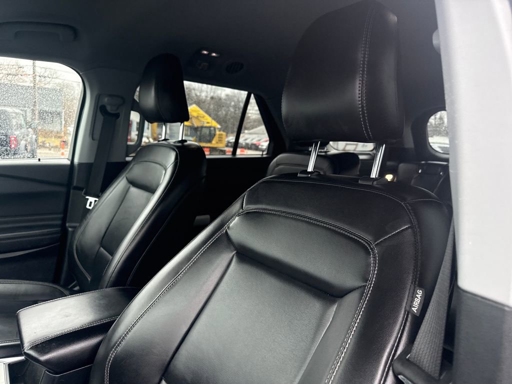 Used 2021 Ford Explorer XLT w/ Equipment Group 202A image 28