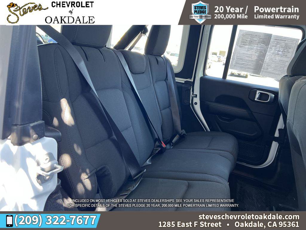 Used 2022 Jeep Wrangler Unlimited Sahara AWD/4WD image 30
