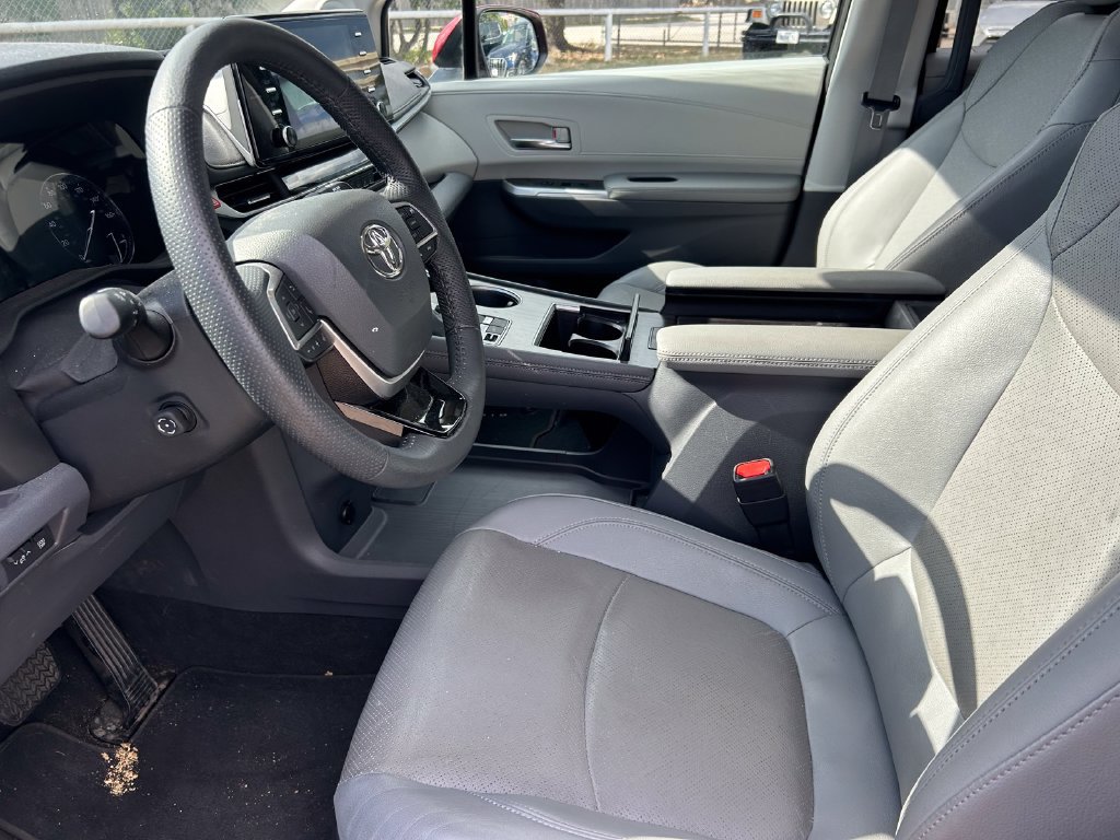 Used 2023 Toyota Sienna Limited AWD/4WD image 11