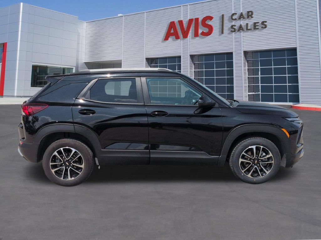 Used 2025 Chevrolet TrailBlazer LT AWD/4WD image 5