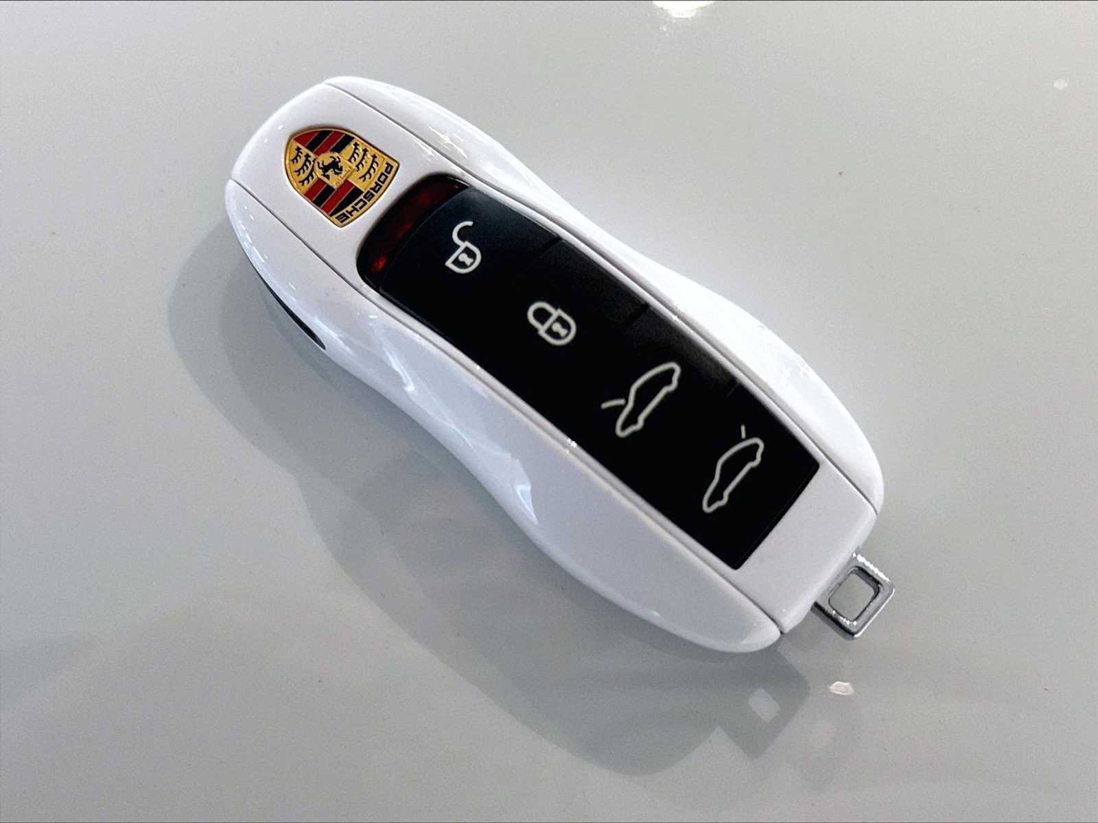 Used 2016 Porsche Boxster Spyder RWD image 32