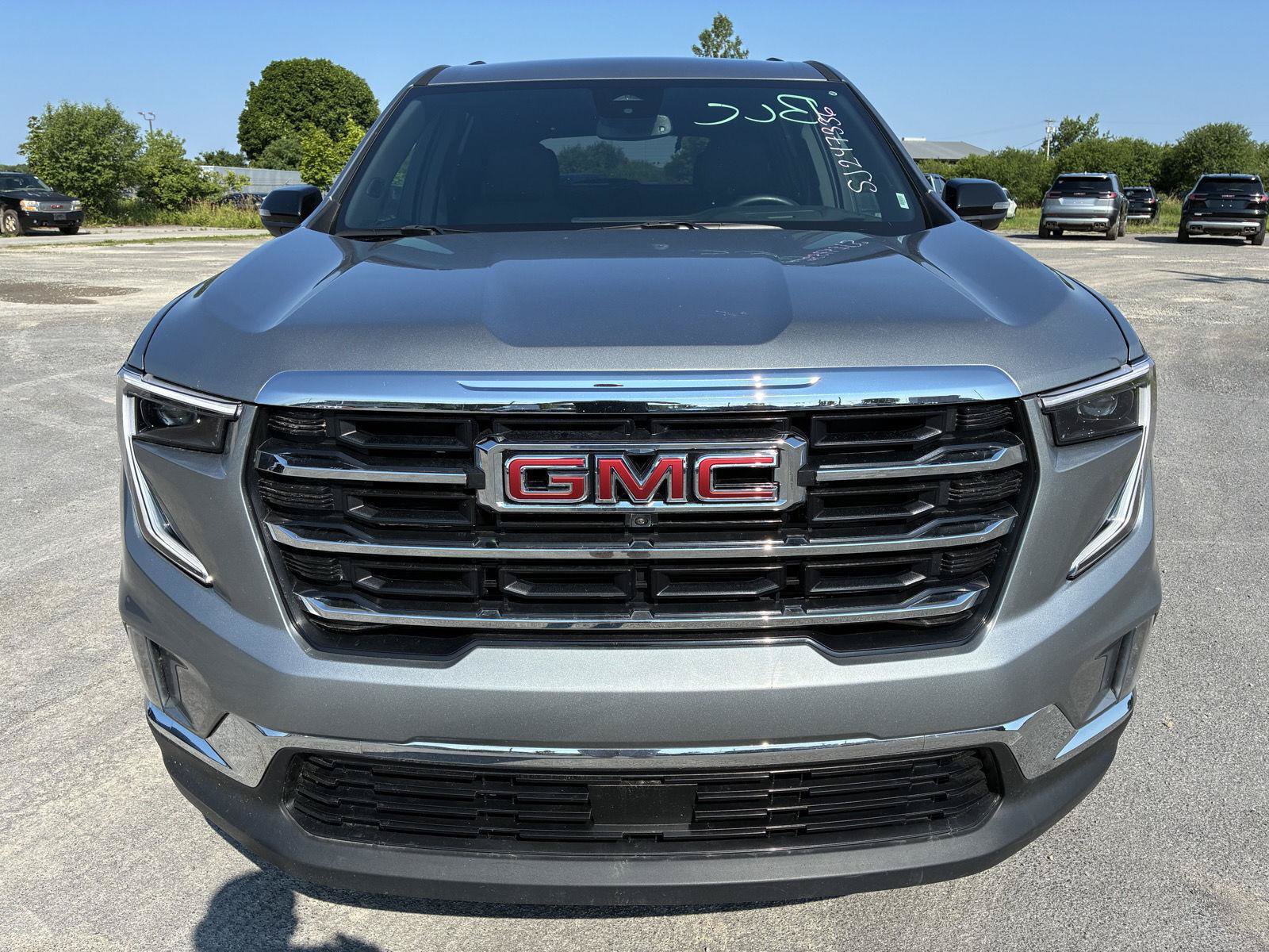 Used 2025 GMC Acadia Elevation w/ Elevation Premium Package AWD/4WD image 2