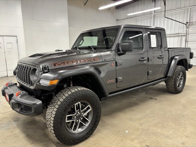 Used 2025 Jeep Gladiator Mojave w/ Convenience Group image 3