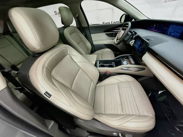 Used 2025 Lincoln Nautilus Reserve AWD/4WD image 30