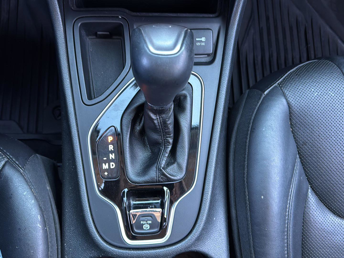 Used 2019 Jeep Cherokee Overland w/ Technology Group image 28