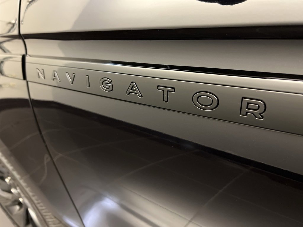 Used 2025 Lincoln Navigator Reserve w/ Jet Appearance Package image 44
