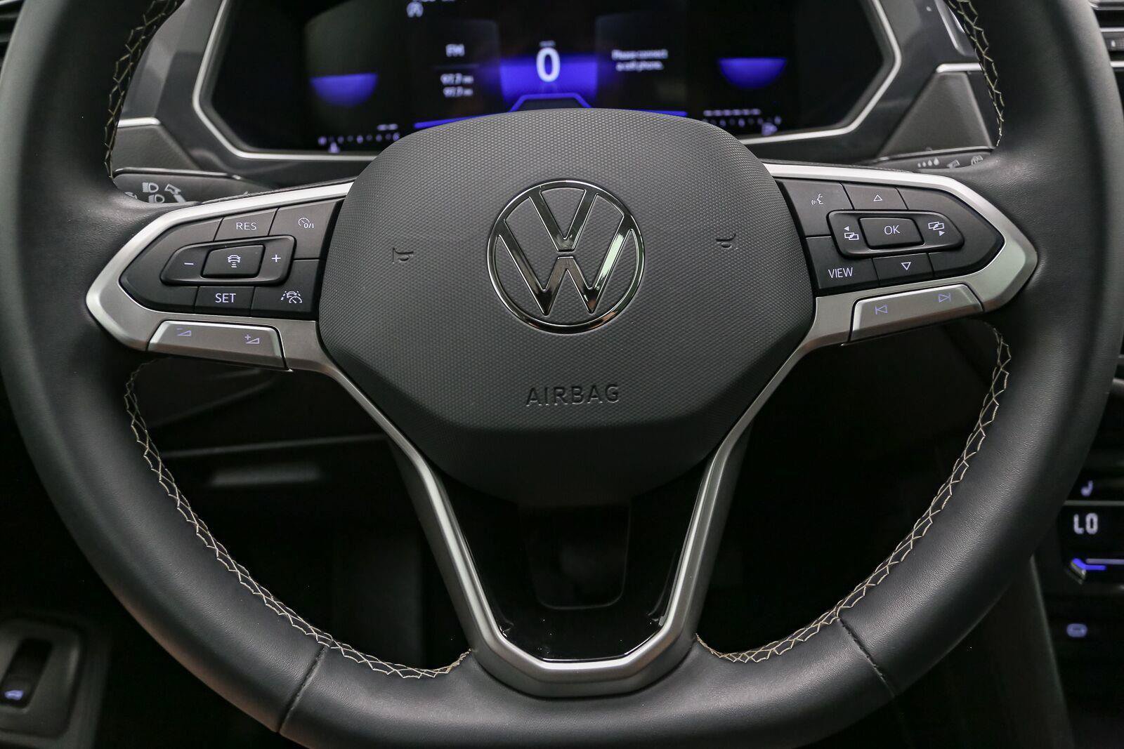 Certified 2024 Volkswagen Tiguan SE AWD/4WD image 37