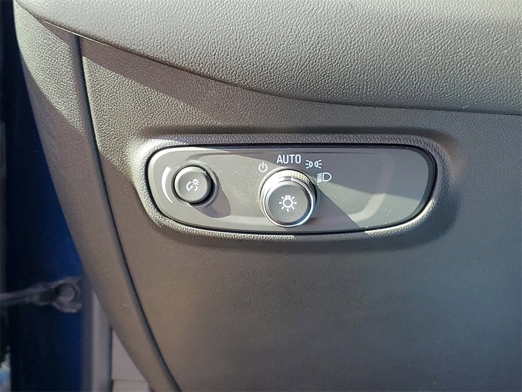 Used 2021 Chevrolet Equinox LT image 17