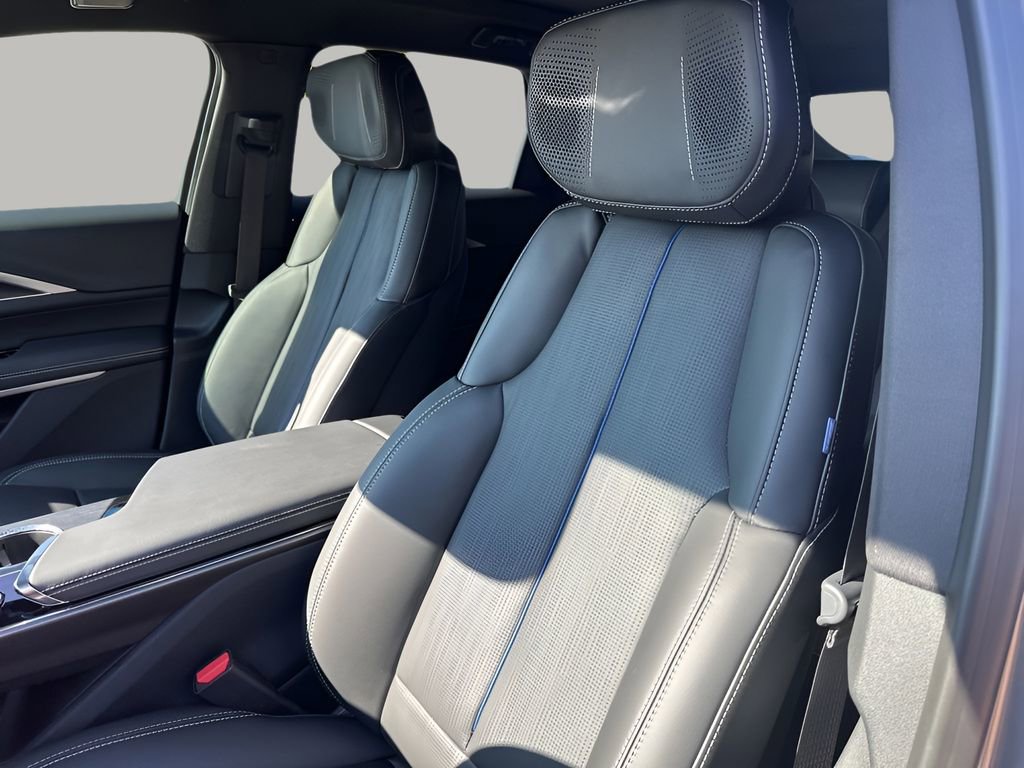 New 2026 Cadillac Lyriq V image 27