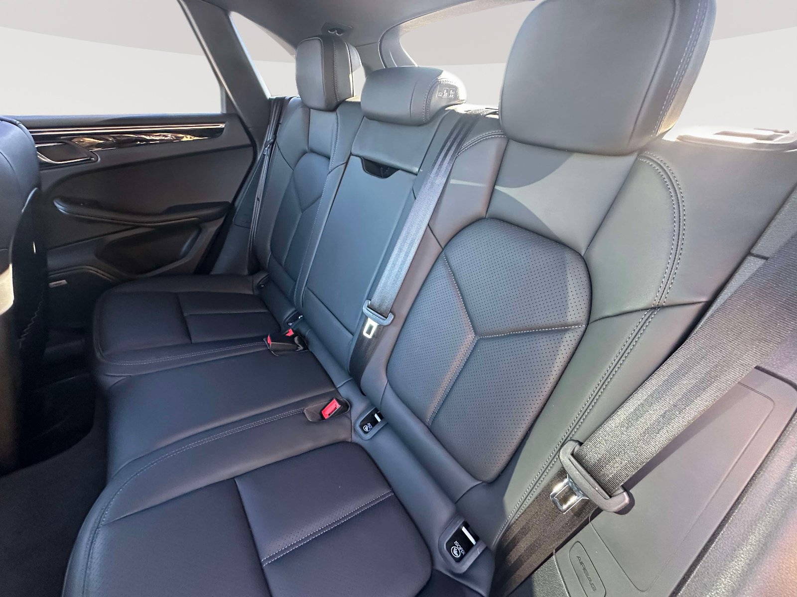 Used 2022 Porsche Macan S image 33