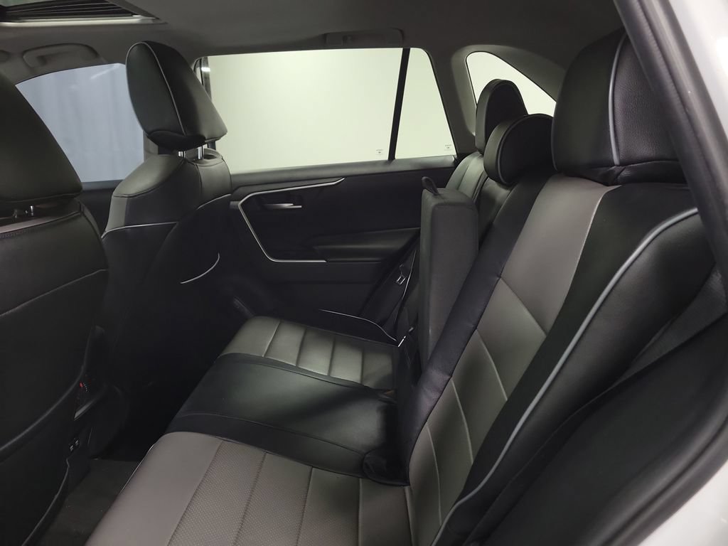 Used 2019 Toyota RAV4 XLE w/ Carpet Mat Package AWD/4WD image 27