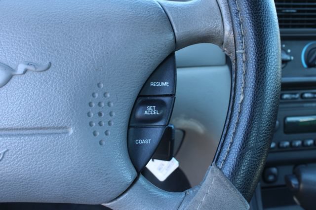 Used 2004 Ford Mustang Convertible RWD image 18