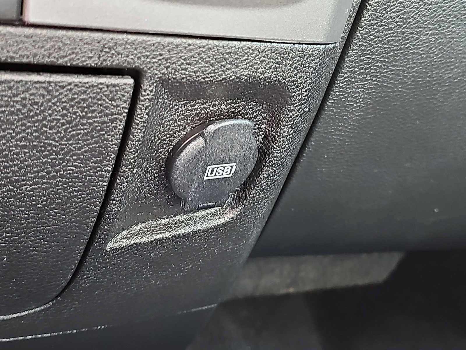 Used 2022 RAM 1500 Classic SLT AWD/4WD image 22