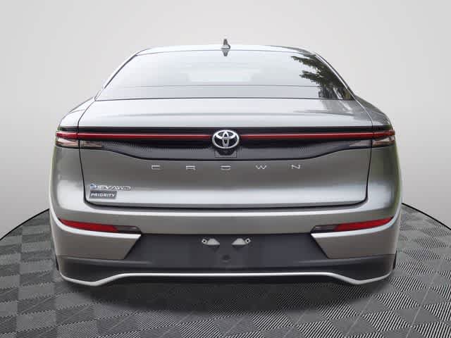 Used 2024 Toyota Crown AWD/4WD image 3
