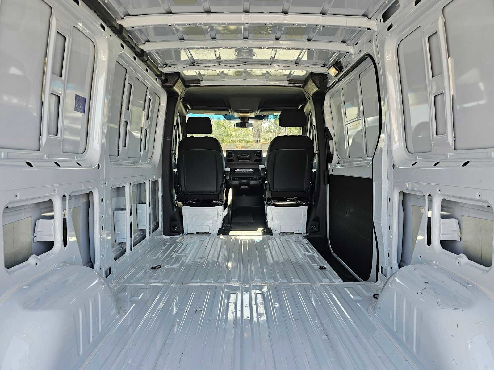 Used 2025 Mercedes-Benz Sprinter 2500 image 18