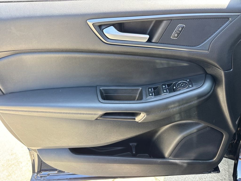 Used 2024 Ford Edge SE w/ Black Appearance Package image 15