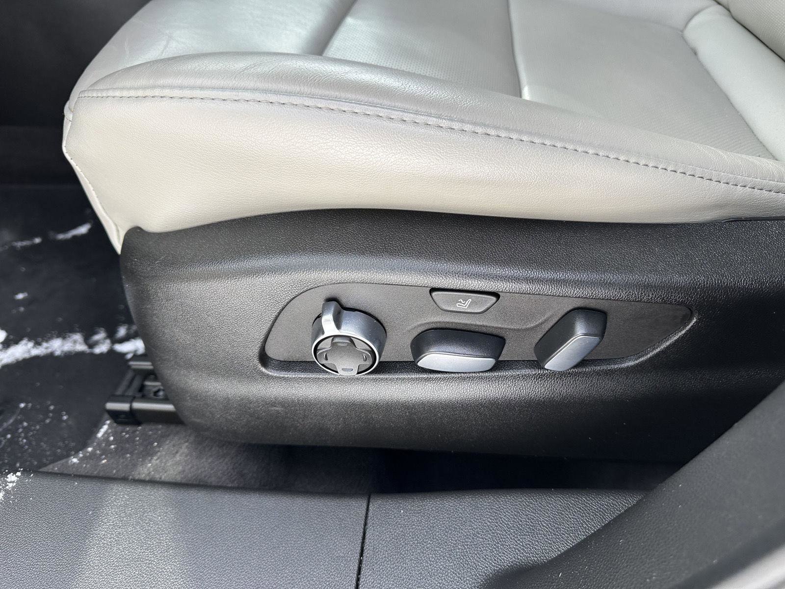 Used 2022 Cadillac XT4 Premium Luxury w/ Sun And Sound Package image 23