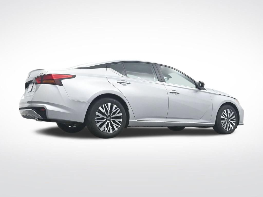 Used 2024 Nissan Altima 2.5 SV FWD image 34