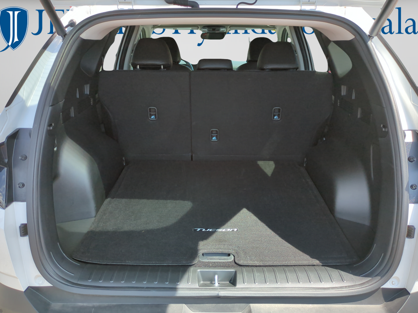 Certified 2025 Hyundai Tucson Limited FWD image 9