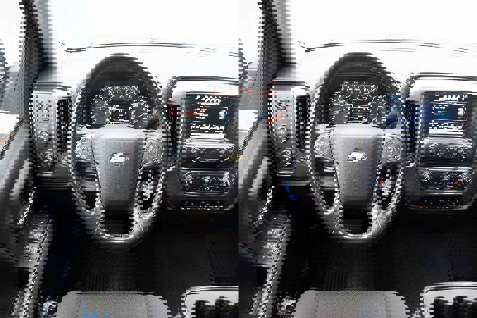 Used 2018 Chevrolet Silverado 1500 LT image 2