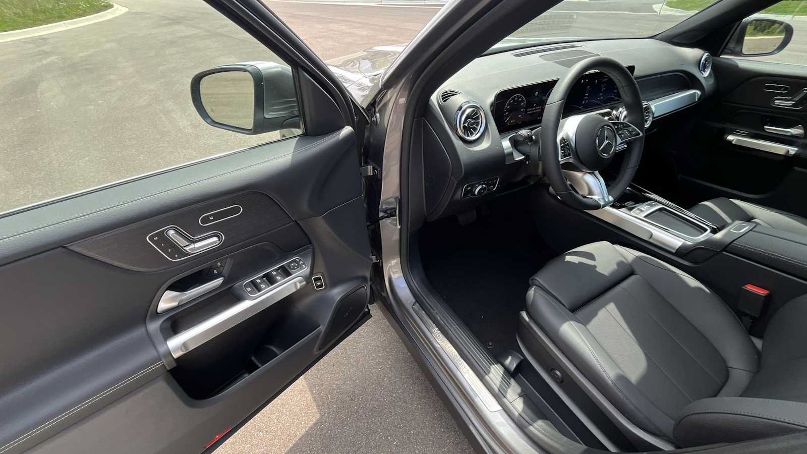 New 2026 Mercedes-Benz GLB 250 4MATIC image 16
