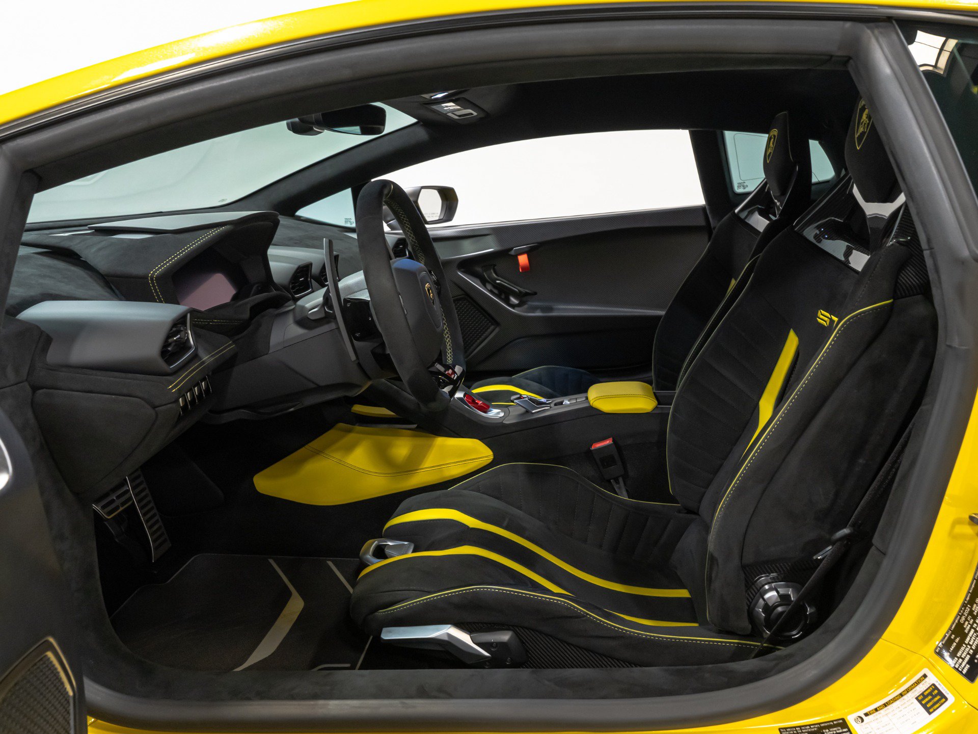 Used 2022 Lamborghini Huracan STO RWD image 40